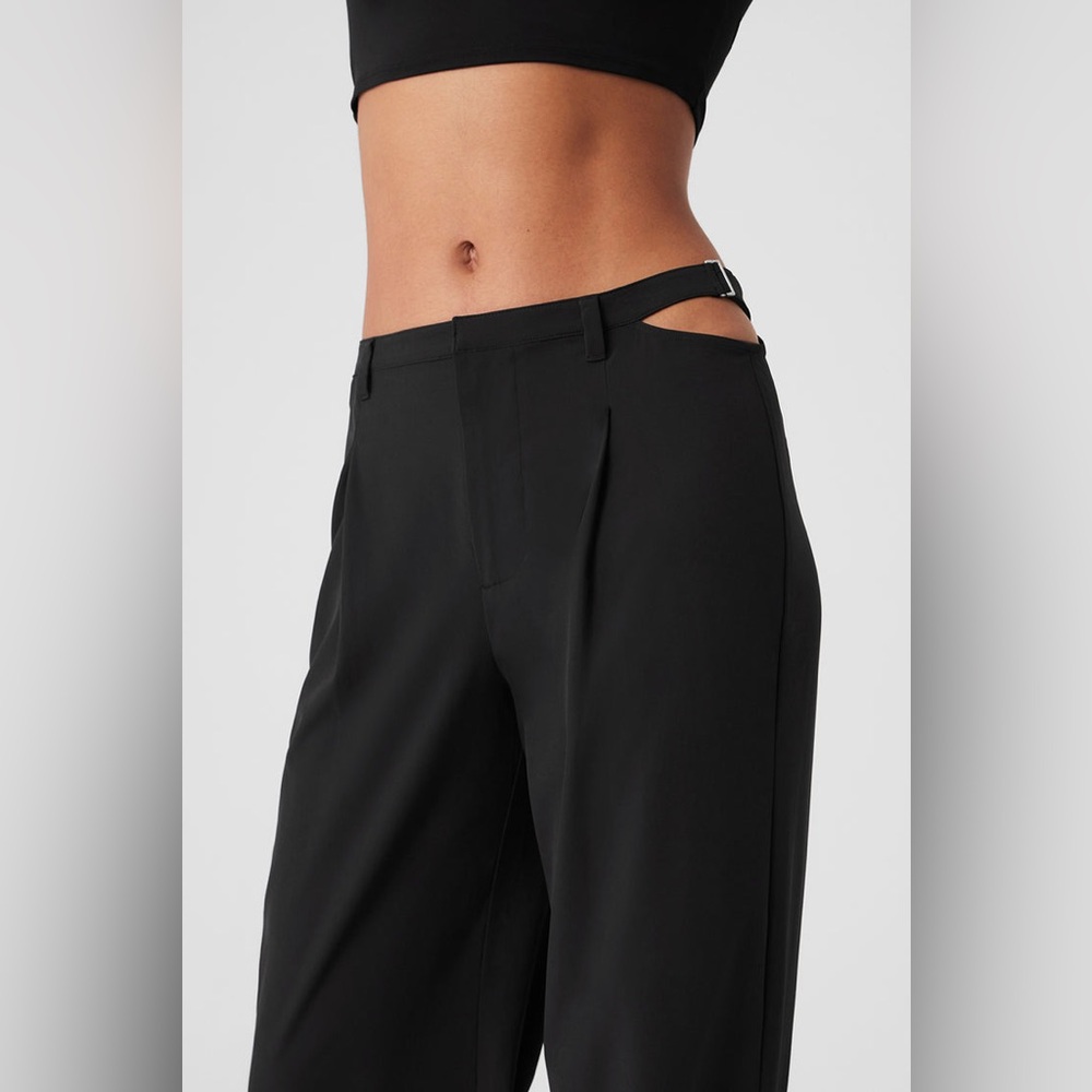 Alo yoga women’s Black Pants mid rise show down trouser